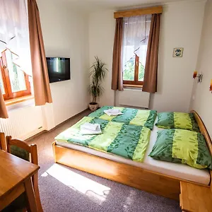 33 Karlovy Vary